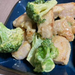 鶏むね肉とブロッコリーのマヨ炒め